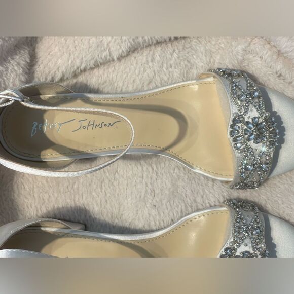 Betsey Johnson wedding shoes. White with rhinestones. Size 8.5. Worn a few hours - Picture 3 of 12